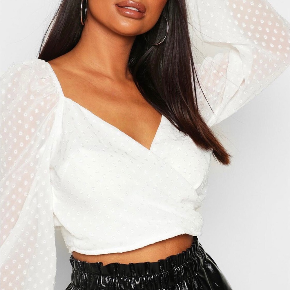 White boohoo cropped topped dolman sleeves